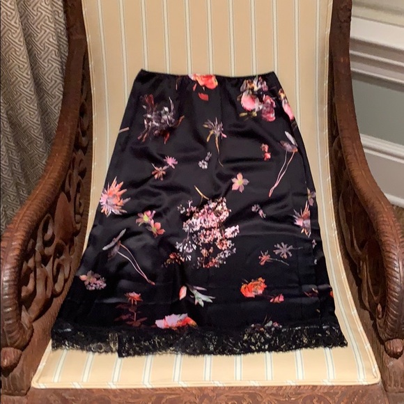 ❗️LAST SIZE SMALL VS VERY SEXY SATIN SLIP SKIRT - Picture 14 of 16